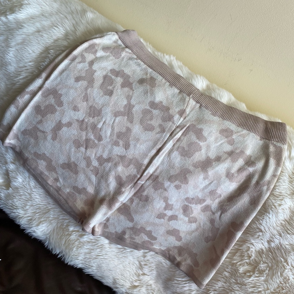 💗 Heartloom Dani Cool Camo Drawstring Waist Shorts Large Pebble, large - Picture 4 of 6